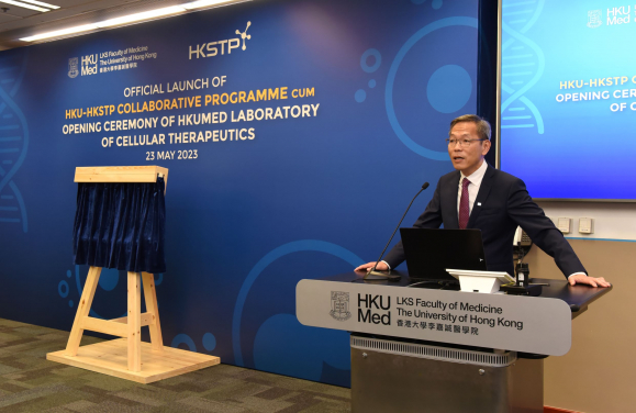 Professor Chak-sing Lau, Dean of Medicine of HKU, remarked that the Lab is Hong Kong’s first GMP multi-products facility with approval in principle from the Department of Health for an ATP manufacturing license.
 